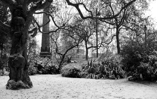 Victoria Embankment snow